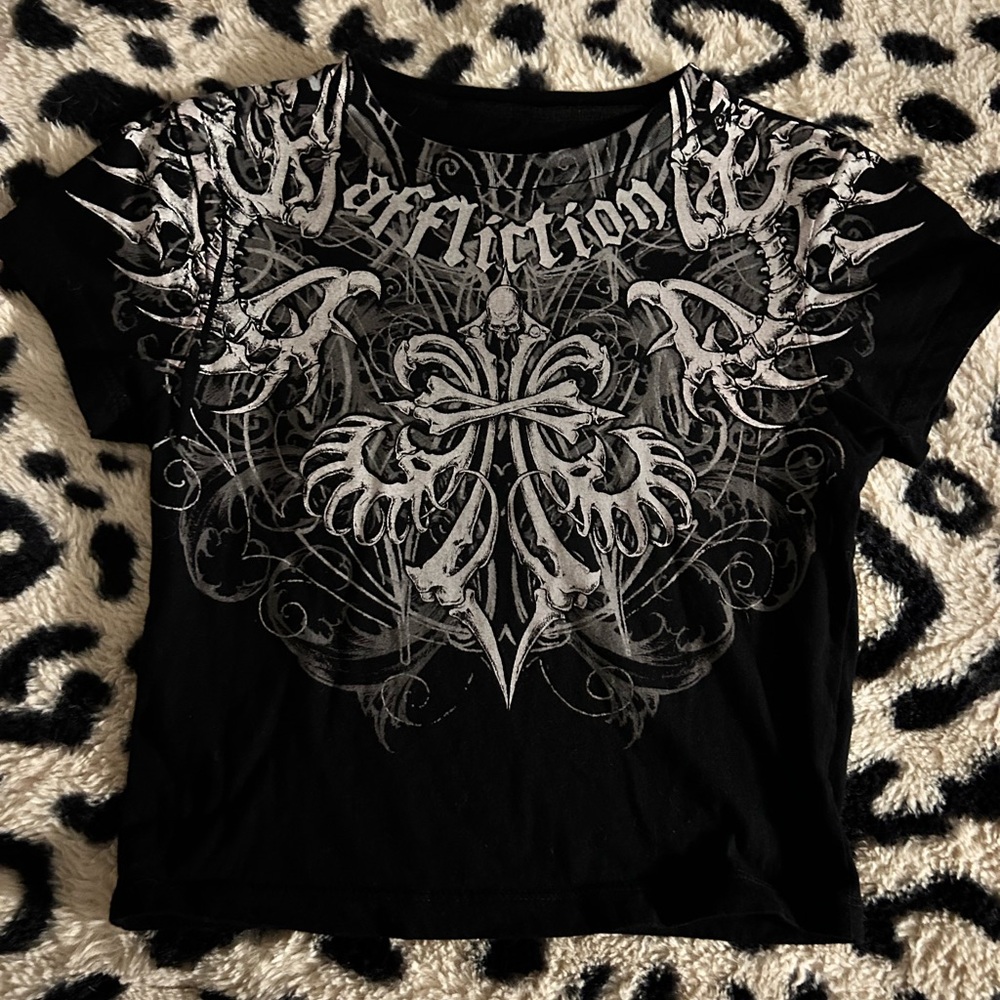 Affliction Black Short Sleeve Graphic Tee with White-Grey Skull Cross Design